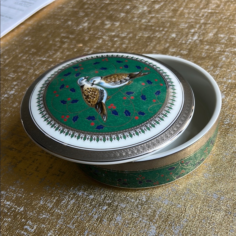 Mikasa Christmas Plate with Turtle Doves